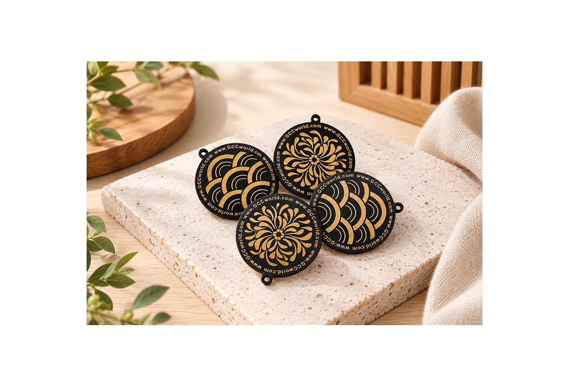 黑金花紋吊飾靜物展示